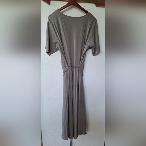 NWT Vince Olive Short Sleeve Square Neck Midi Dress. Womens Size 2X - Picture 9 of 11